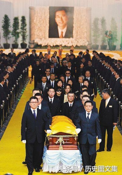 演员陈楚河父亲葬礼:上万人参加,不乏当红影视名人和政坛人物!